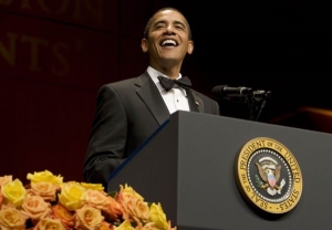 Po promítání pronesl Obama vtipný projev.